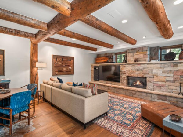 Luxurious Ski-in/ Ski-out Vacation Home - Family-Friendly Retreat
